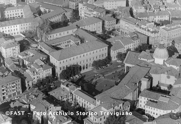 Treviso, veduta aerea di Piazza Duomo